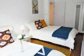 Amazing Location! 2 beds + sofa bed, by Hyde Park
